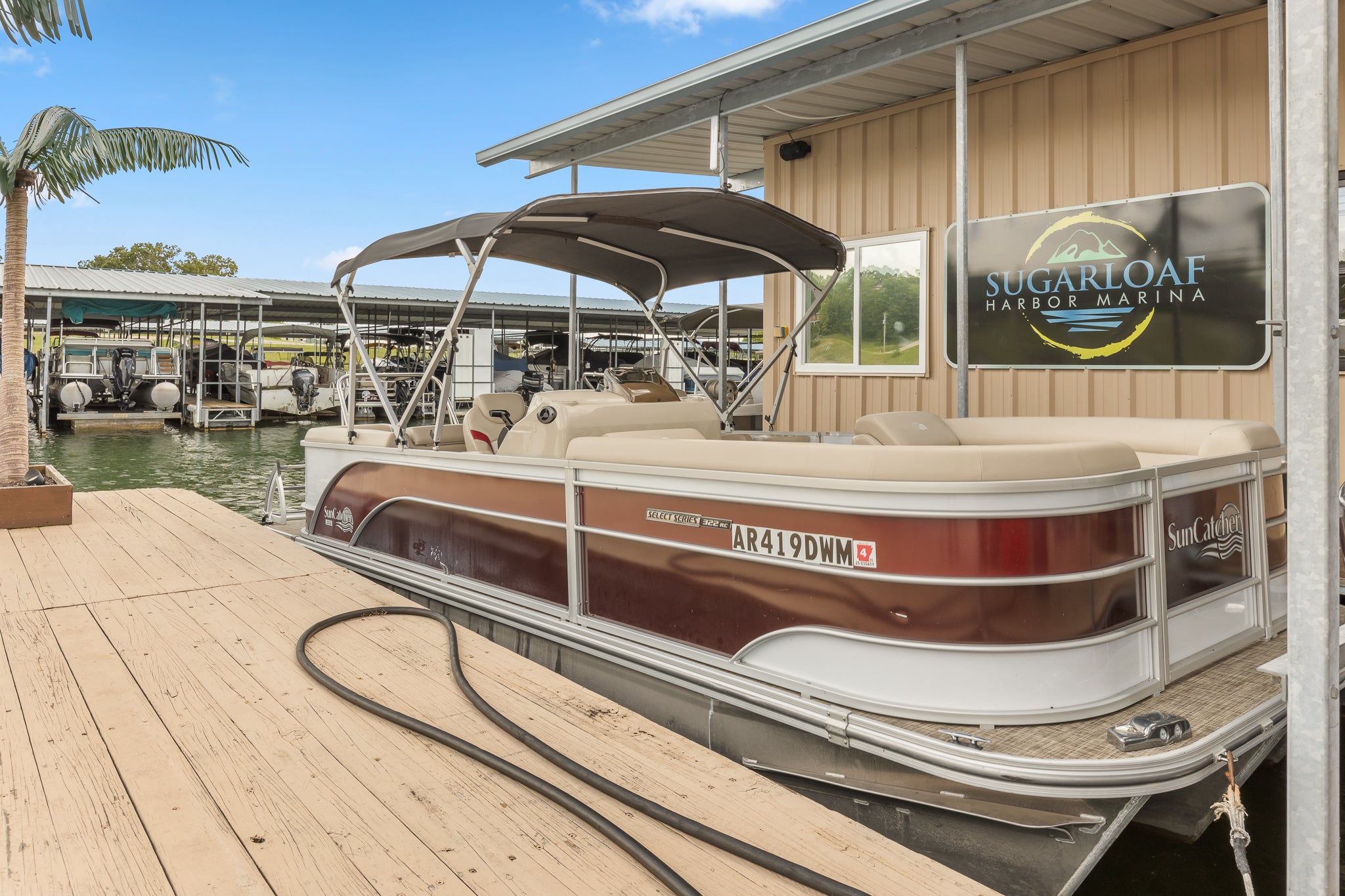 Pontoon / Tritoon Boat Rentals